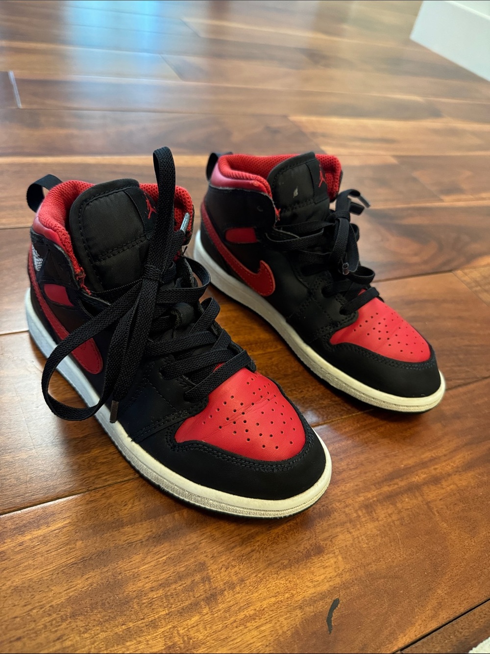 Nike Kids High-Top Jordans - Black & Red